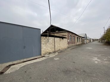 Köhnə tikili: 3 otaqlı rahat mənzil/interyer - Geniş qonaq otağı: divan, 6 nəfərlik — 12