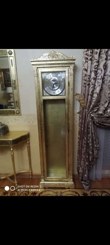 elektrik saat: Ev saatı qədim əl işi . cürbəcür növləri var . İstənilən rəngdə ideal