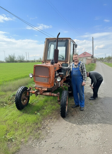 Traktorlar: Traktor – kabinəli, arxa qoşqu çəkmək üçün yedəyi ilə - Marka/model — 1