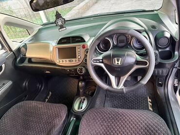 Honda: Honda Fit: 2010 г., Вариатор, Бензин, Хэтчбэк — 4