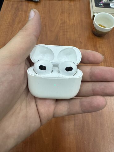 Qulaqlıqlar: Airpods 3 1 aydi alinib qulaqima uygun gelmir deye satilir