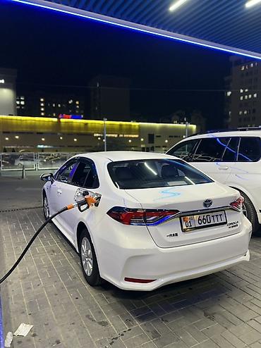 sonata dn: Toyota Corolla: 2020 г., 1.8 л, Вариатор, Гибрид, Седан — 6