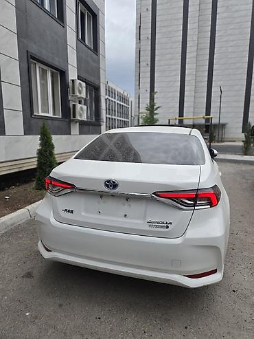 mini kuper: Toyota Corolla: 2021 г., 1.8 л, Гибрид, Седан — 5