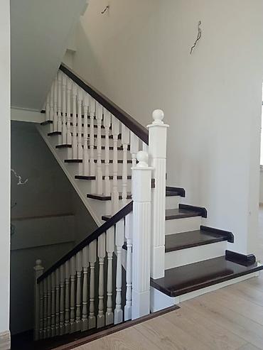 Деревянные лестницы: Деревянная лестница Для дома, Форма лестницы: Много-маршевая, Стиль: Классический — 16