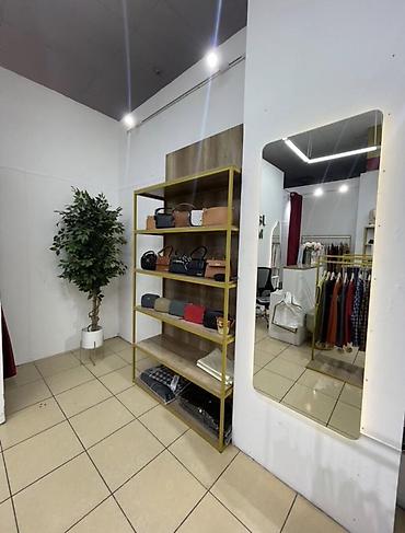 Аренда бутиков: Продается торговое оборудование по хорошей цене Кронштейны, зеркала — 1