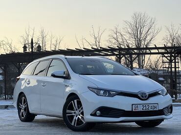 Toyota: Toyota Auris: 2017 г., 1.8 л, Типтроник, Гибрид, Универсал