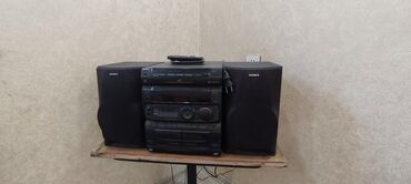 Musiqi mərkəzləri: Sony musiqi mərkəzi, dinamikləri və idarəetmə pultu ilə birlikdə. Evdə