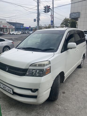 Toyota: Toyota Voxy: 2004 г., 2 л, Автомат, Бензин, Минивэн