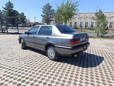 эур на ваз: Volkswagen Vento: 1993 г., 2 л, Механика, Бензин, Седан — 3