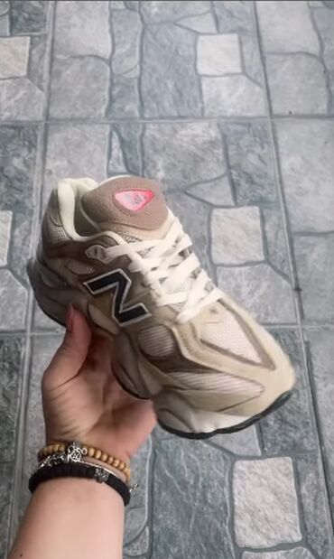 Patike: New Balance 9060 patike

Novo
Brojevi 36 do 40

fb Moja Kupovina 1 — 11