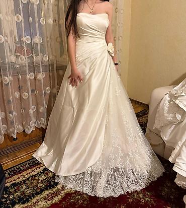 strap: Gəlinlik – straplez model, uzun quyruqlu, A-kəsim siluet.munasib — 2