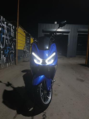 Скутеры: Макси-скутер 150 куб. см, Бензин, Б/у — 1