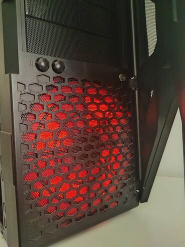 Desktop računari i radne stanice: Gejmer/ AMD Ryzen 7/16GB DDR4 /SSD 250/RX 480 8Gb Povoljno prodajem — 4