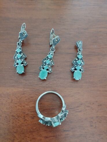 серебро наборы: Серебро серьги,кулон, кольцо камень изумруд цена 3500 с