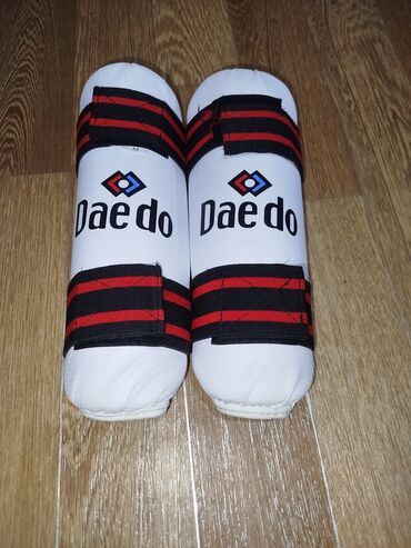 тактические перчатки: Комплект экипировки для каратэ/кикбоксинга: - Защита предплечья