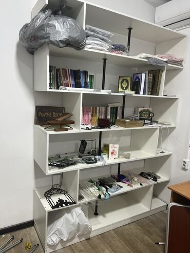 Стеллаждар: Торговое оборудование для магазина/шоурума Комплект включает: -