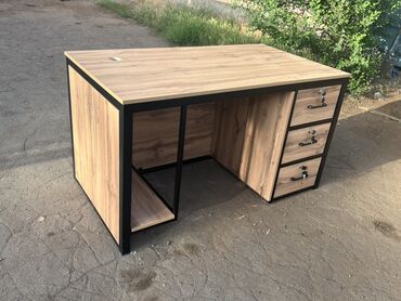 Письменные столы: Письменный стол — 9