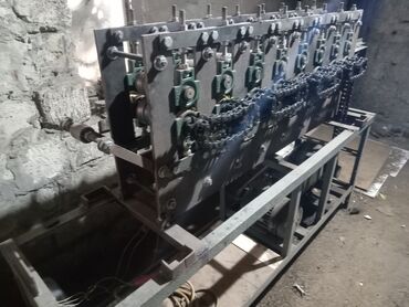 Ölçmə cihazları: Metal rulonları formalaşdırmaq üçün hazırlanmış bu maşın, sənaye