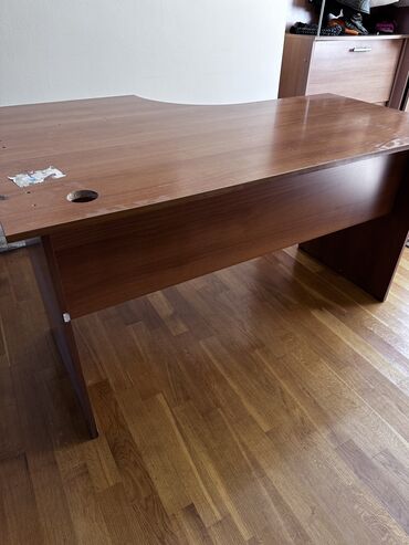 стол диван трансформер: Комплект офисной мебели, Стол, цвет - Бежевый, Б/у
