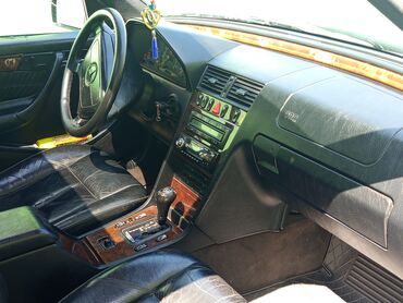 Mercedes-Benz: Mercedes-Benz 230: 2.3 l | 1998 il Sedan — 8