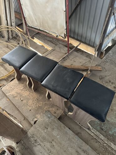 Другая мебель: Продаю стол/стулья/диван надо реставрировать