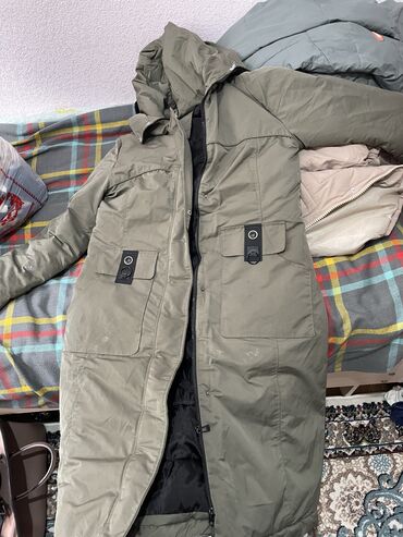 весенняя куртка размер м: Зимняя куртка 
Цвет :хаки 
Размер :xxl