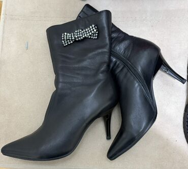 Çəkmələr: Qadın qış çəkmələri – Lolita Botti - Rəng: qara - Material: üst hissə — 2