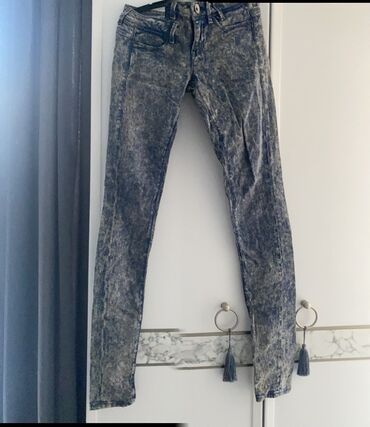 baggy geyim: Cinslər, Guess, 2XS (EU 32)