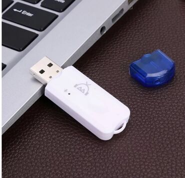 Другие аксессуары для салона: БЕСПРОВОДНОЙ USB АДАПТЕР BLUETOOTH Характеристики: Динамик с