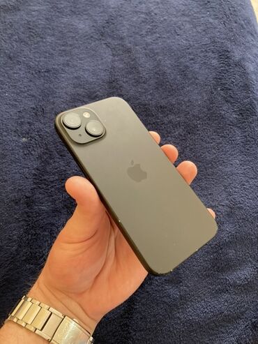 чехлов: IPhone 15, Б/у, 128 ГБ, Черный, Чехол, 87 %