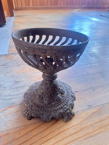 metbex su kranlari: Lampa altlığı qedimi 100 ilden yuxarı yaşı var Döküm metal dekorativ