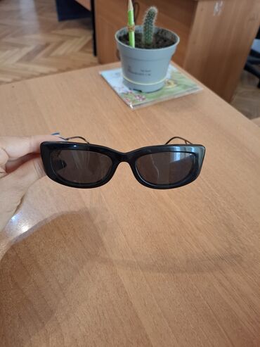 Eynəklər: Gün eynəyi, Prada, İşlənmiş