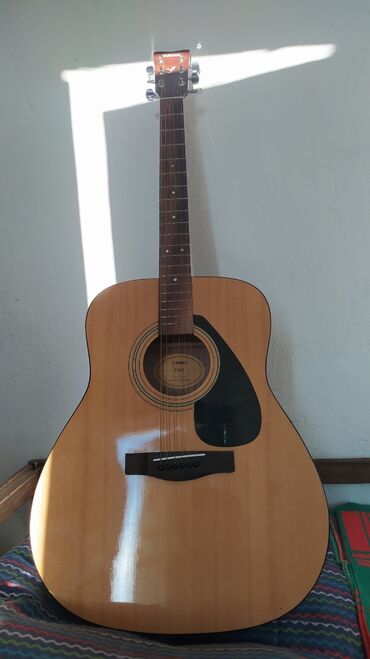 Гитары: Продам гитару почти новый, "YAMAHA"-41-размер, материал дерево,два три