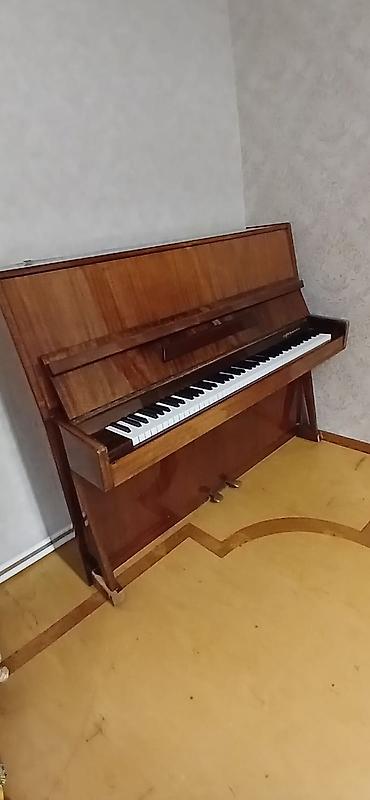 piano 250: Bu, klassik dizaynlı, qəhvəyi rəngli taxta şaquli pianodur.Yaxşı — 2