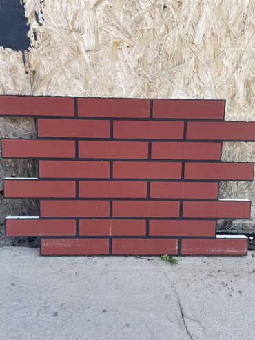 Фасадные сэндвич панели: Термопанели "под кирпич" в цвете антрацит и белом цвете. Этот фасадный — 4