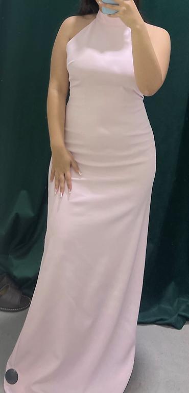 Zərif pudra-çəhrayı rəngdə uzun ziyafət geyimi. - Model: maksi — 3