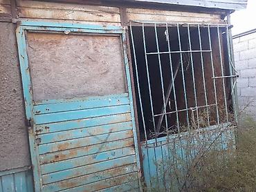 токмок кун чыгыш: Продаю срочно комок. можно под дом, можно под магазинчик срочно 
4*6 — 3