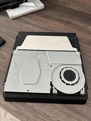 Видеоигры и приставки: PlayStation 4 Slim (Sony) - Model: PS4 Slim, qara rəng - Korpus: üst — 2