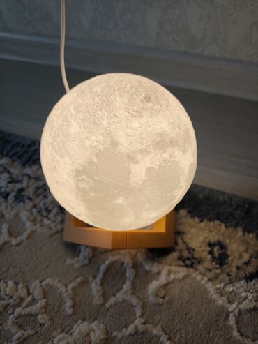 генераторная лампа: Продаю декоративную настольную лампу:
12×12см, один цвет