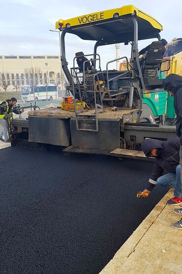 Digər döşəmə materialları: Münasib Qiymətə Keyfiyyətli Asfalt Örtüyü Vurulur. Maraqlananlar