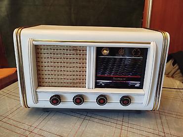 c4 2005: Stari,retro radio (preradjeni) lampas.Iskorisceno kuciste Drugi i — 1