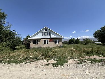 Продажа коттеджей и домов: Продаётся дом с мансардой на просторном участке. Основные — 12