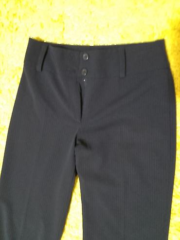 dunk low patike: Crne pantalone na crtu,imaju pruge,bez dzepova,velicina S,spusten — 1