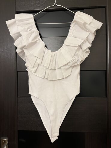 Baletkalar: Zara body bluz tezedir geyilmeyib 
L razmerdir — 1