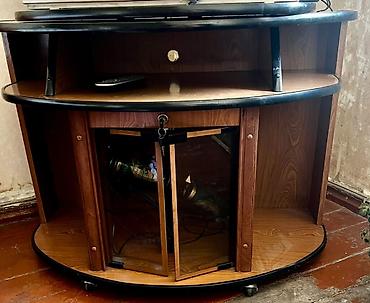 study table: Тумба под телевизор/медиacenter на колёсиках. - Форма — 1