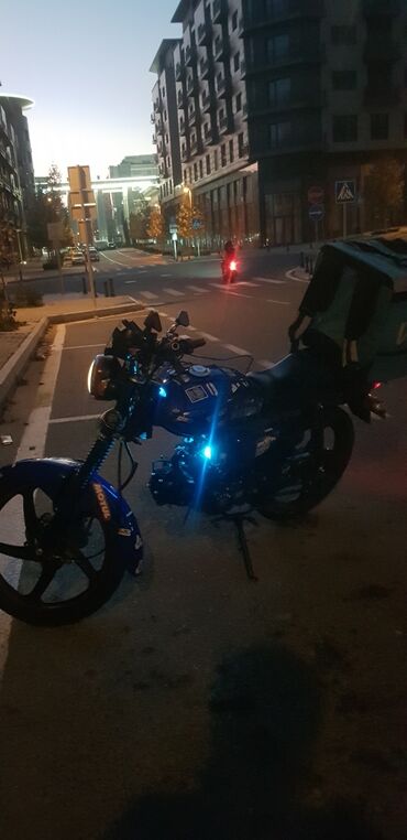 Motosikletlər: Mavi rəngli şəhər/skuter tipli motosiklet - Gözoxşayan mavi kuzov — 3