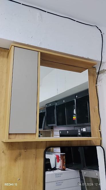 standing mirror: Настенное зеркало с полкой и закрытым шкафчиком - Компактный навесной — 1