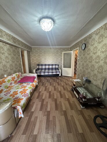 купить квартиру в центре бишкека: 3 комнаты, 49 м², Индивидуалка, 4 этаж, Старый ремонт