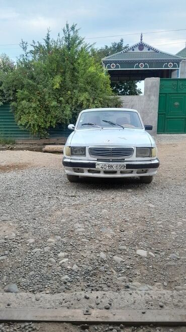 QAZ 3110: 2.4 l | 2002 il Sedan