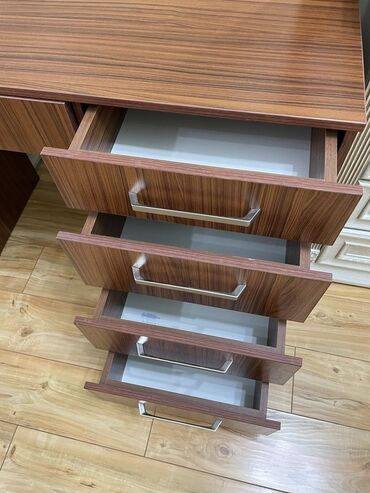 Komodlar: Güzgülü — 10